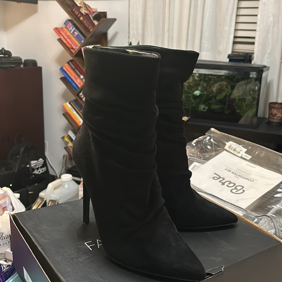 Black suede boots - Picture 2 of 4